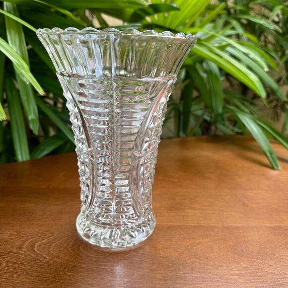 Vintage Flower Vase in Stars and Bars Pattern by Anchor Hocking - Picture 2 of 7